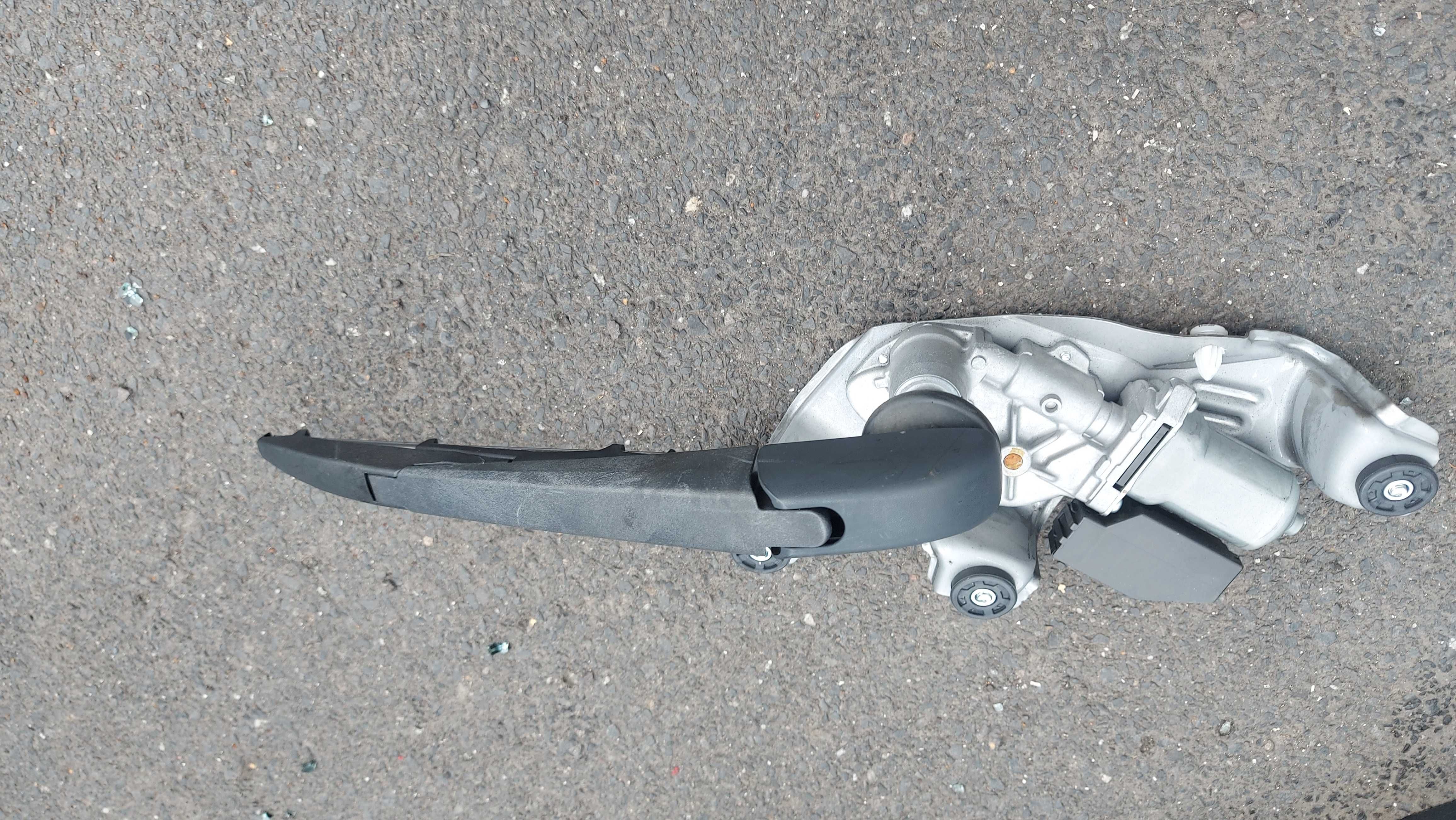 Toyota Auris II silniczek wycieraczki tył HB 82130.02050 FV dostawa