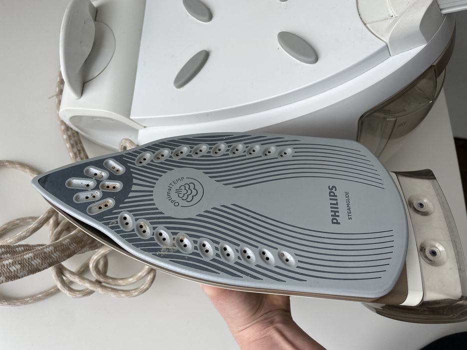 Праска парова. Парорегонатор PHILIPS PerfectCare Silense