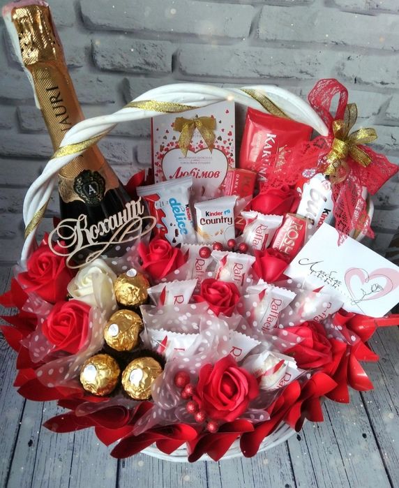 Атласні квіти і солодкі букети