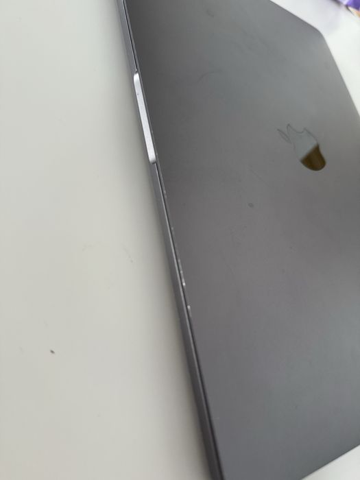 Apple MacBook Pro A1989 16GB 13-inch 2018