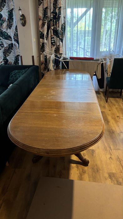 Masywny debowy stół