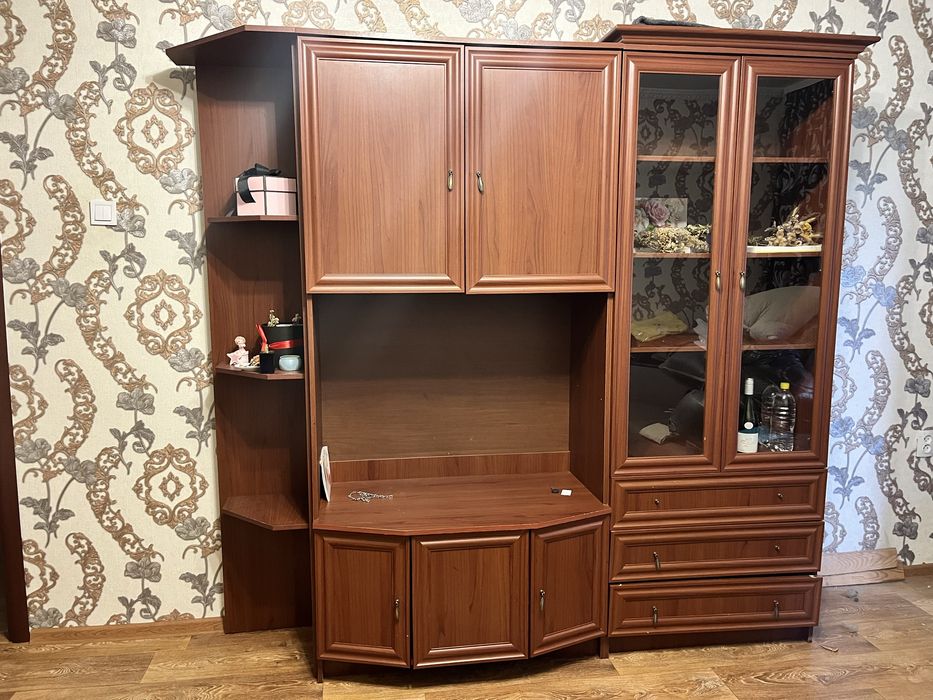 Продам шкаф під телевізор