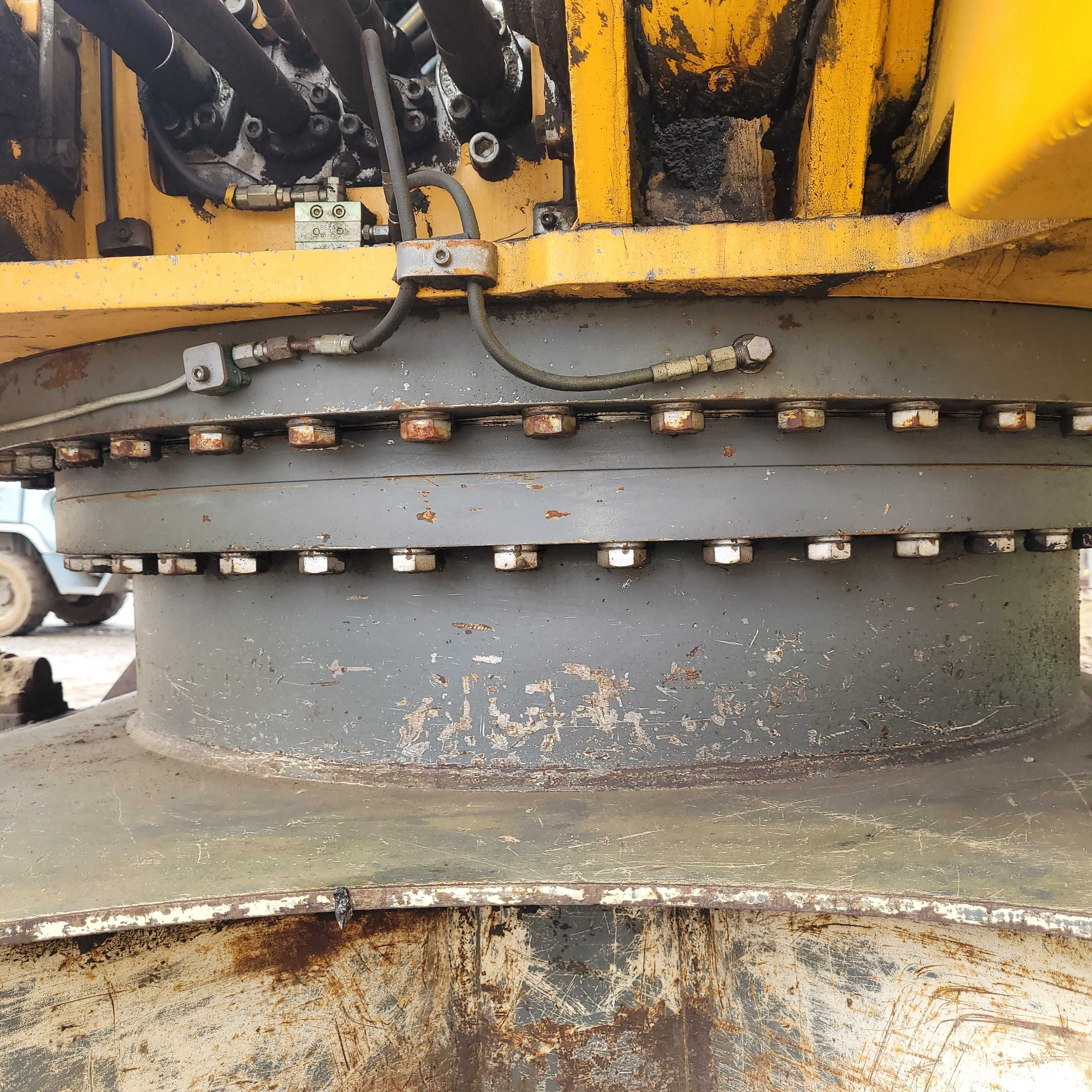 Wieniec obrotu do koparki Liebherr 926