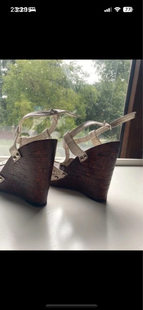 buty na koturnie