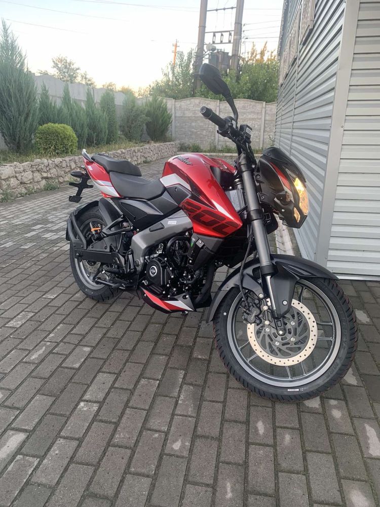 Новий мотоцикл BAJAJ PULSAR NS200, 2024