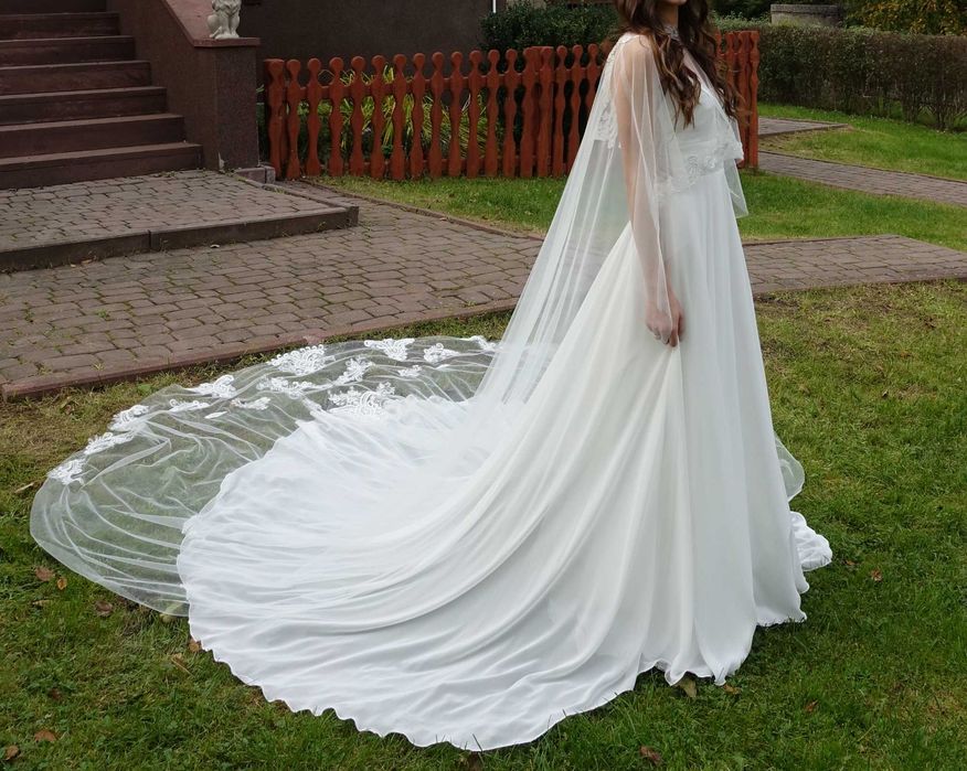 Gładka suknia ślubna na cienkich ramiączkach! GRATIS pelerynka!