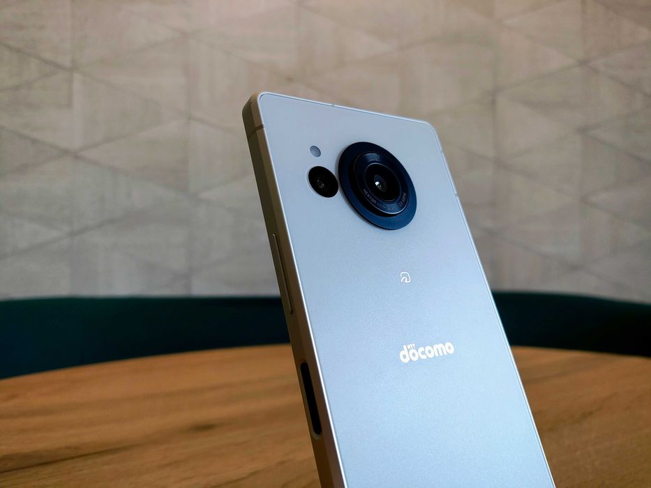 Протиударний смартфон Sharp AQUOS R8 (2sim,4570ma,6.4" 240гц,IP68,NFC)
