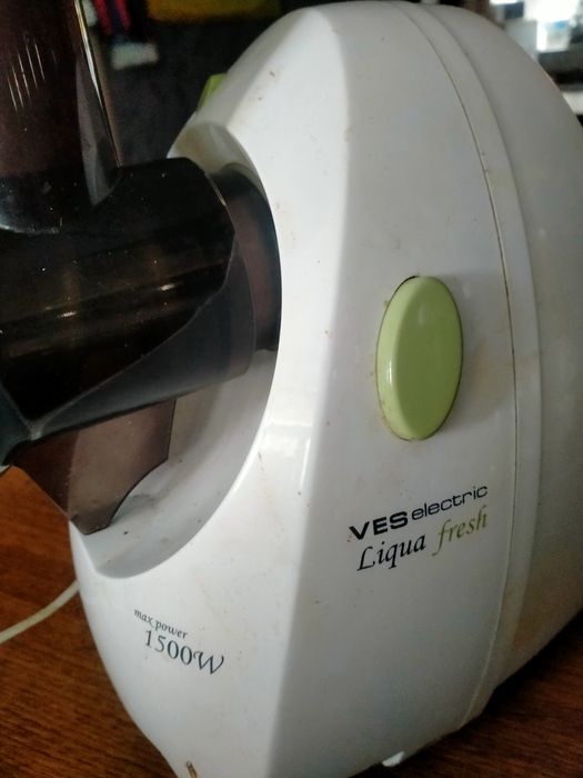 Соковыжималка шнековая ,садовая профессиональная