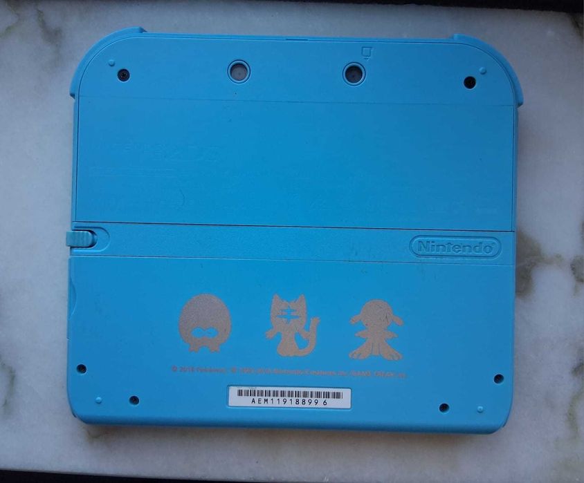 Nintendo 2DS Pokémon Sun/Moon Azul + 8 Jogos + Carregador + Estojo