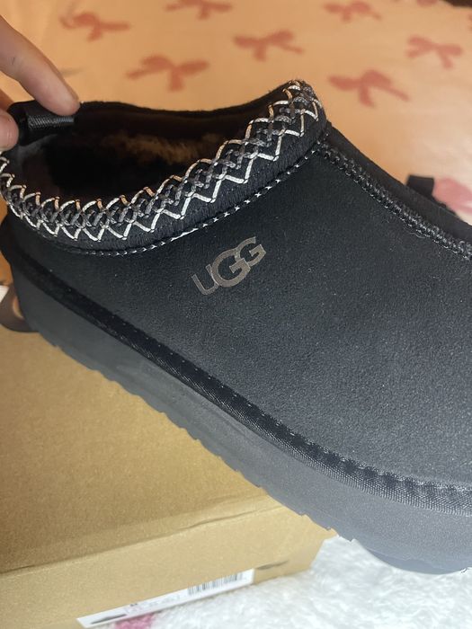 Chinelo UGG preto
