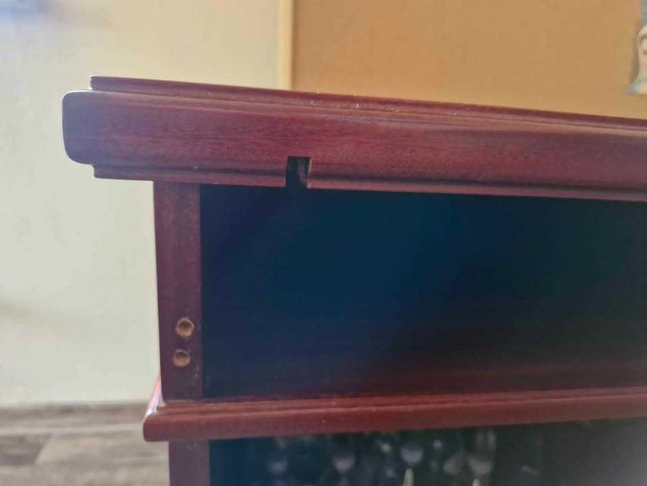 Biurko PRL – masywny świadek wielkich decyzji