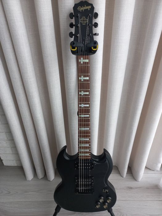 Epiphone SG Goth markery Tony Iommi