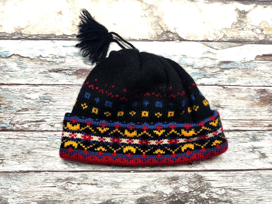 Merkley wełniana czapka damska 100% virgine wool czarna z wzorem S