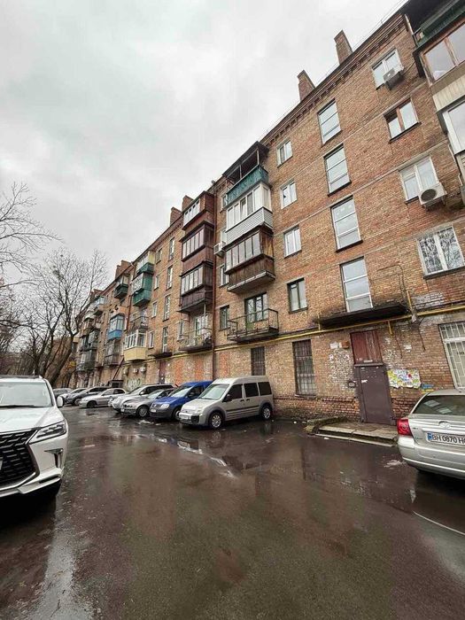 без %  трикімнатна Соломʼянський район по вул. Вацлава Гавела 57/38