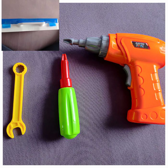 zestaw z wkrętarka, śrubokrętem i kluczem + klocki konstrukcyjne