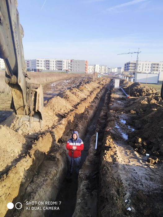 Usługi koparką wynajem Mecalac Brukarstwo.