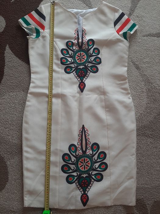 Góralska sukienka z parzenicami