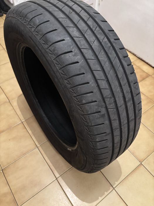Opona Brigestone Turanaza 215/60 r17 96h