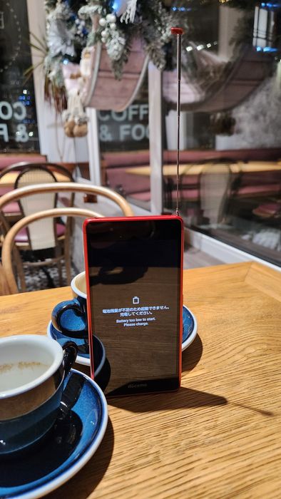 Fujitsu F05J ексклюзив червоний 2/16