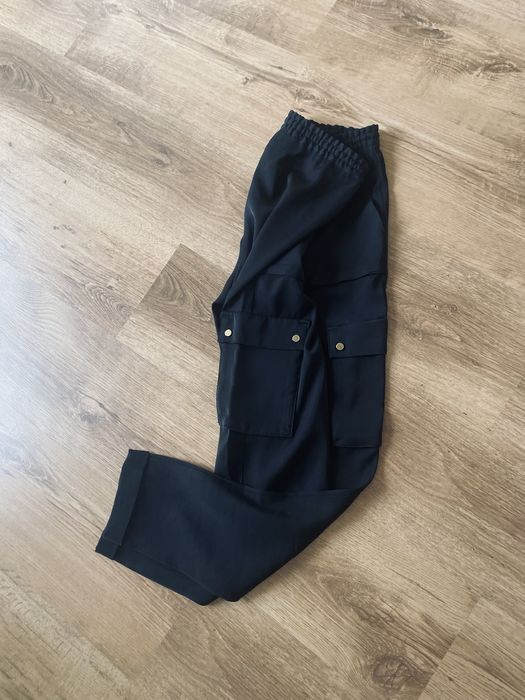 Czarne spodnie cargo bojówki z kieszeniami H&M XS