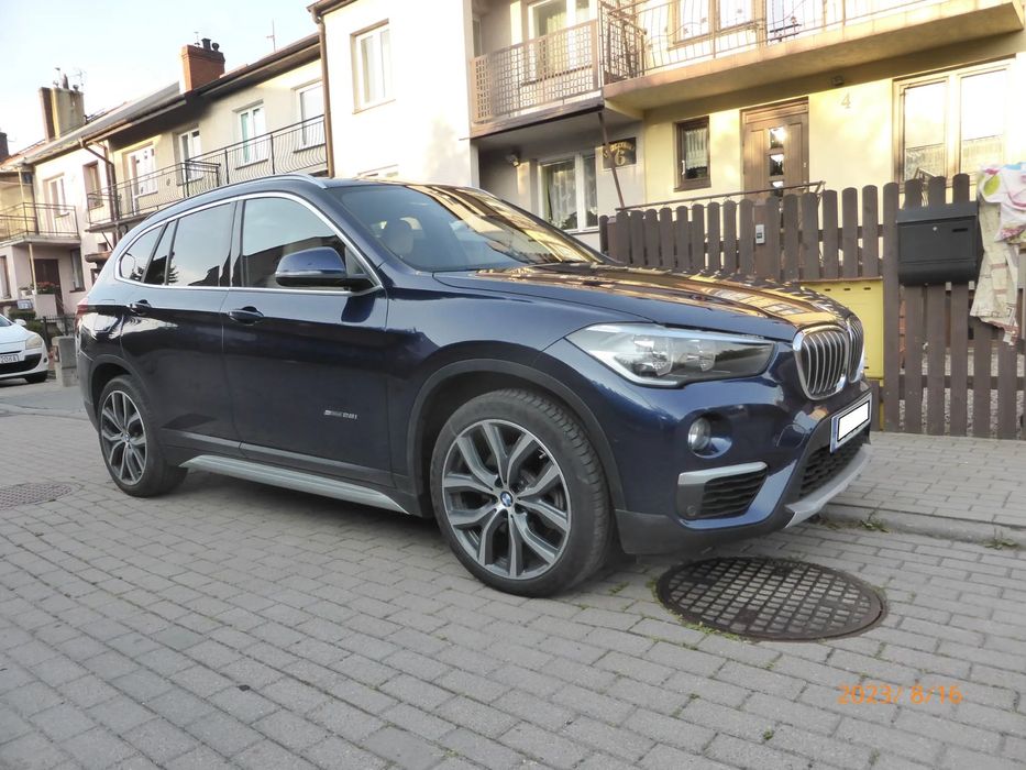 BMW X1 mega wyposażenie, jasne skóry, ładny kolor