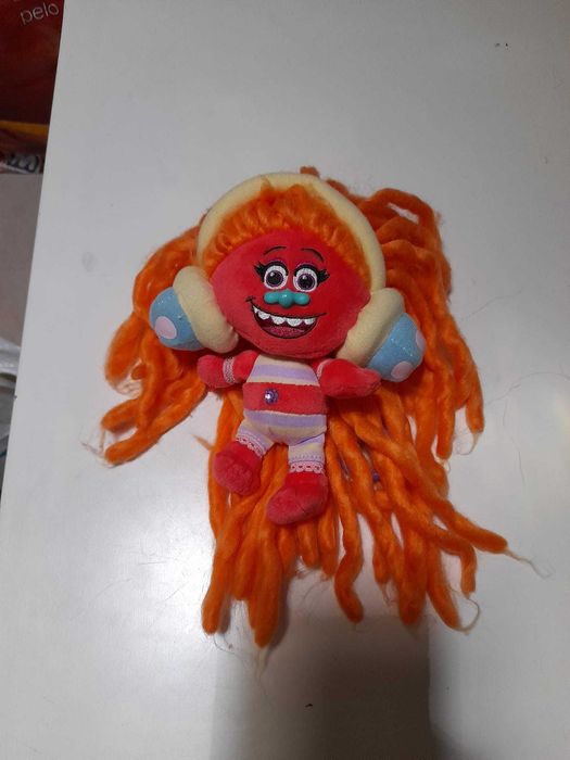 Bonecas e peluches Trolls