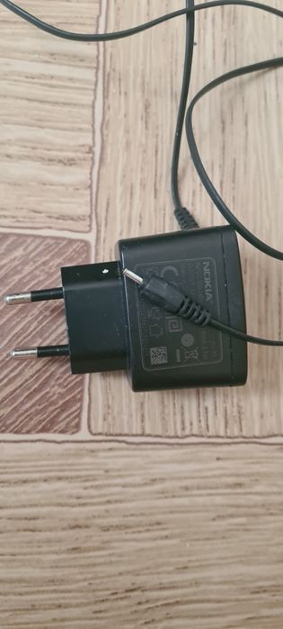 Зарядки Nokia Велика і мала