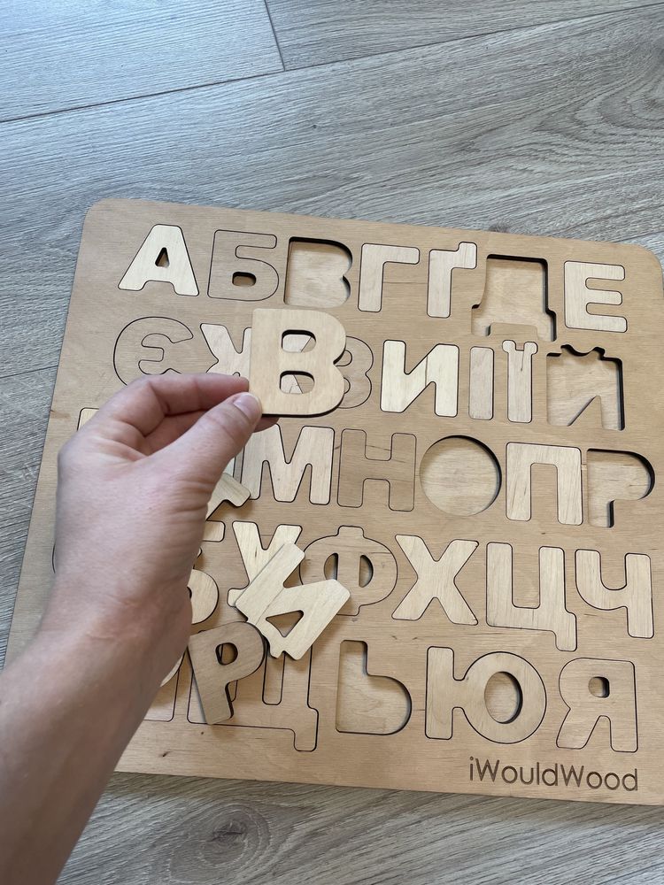 Продам деревяний алфавіт , розвиваюча обучалка
