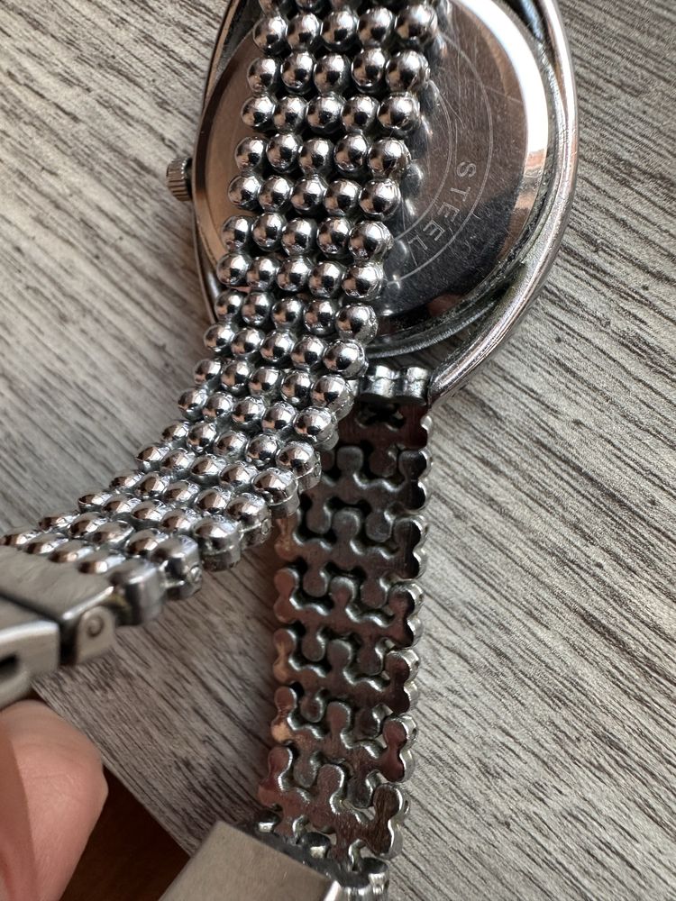 Годинник swarovski