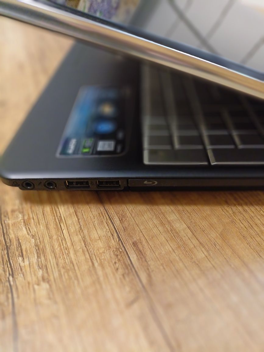 Laptop Asus stan wzorowy N 55S