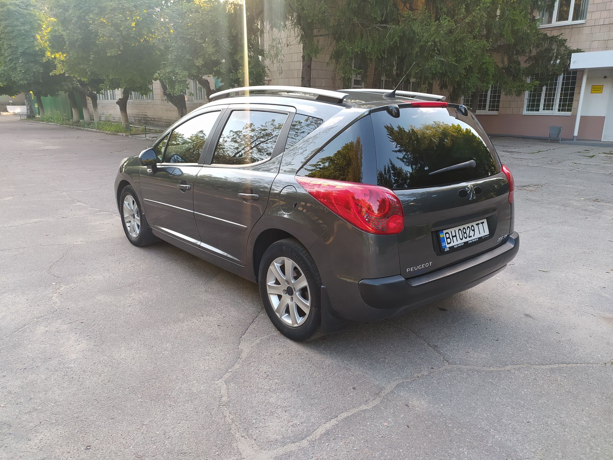 Продам Peugeot 207 sw 1.6 бензин