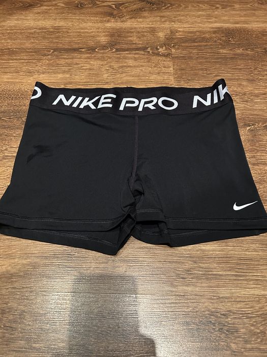 Спортивні жіночі шорти Nike Pro