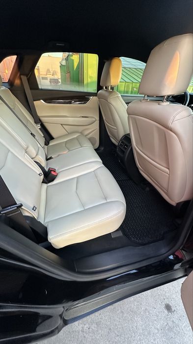 Чорний Каділлак. Пробіг 69000 км Стан нового автомобіля