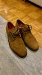 Sapatos de pele novos