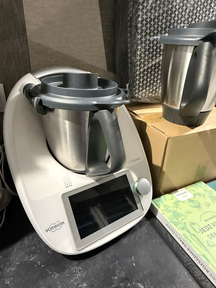 Tm6 thermomix + nowy friend + naczynie + torba + ksiazki zestaw