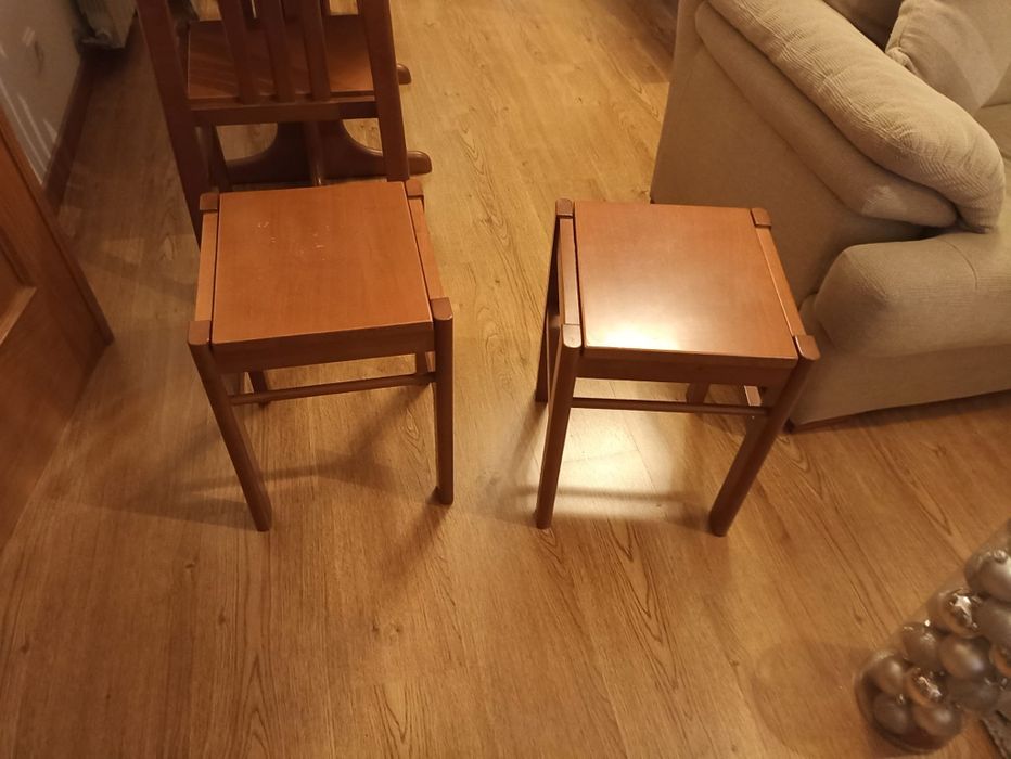 Mesa e cadeiras de cerejeira