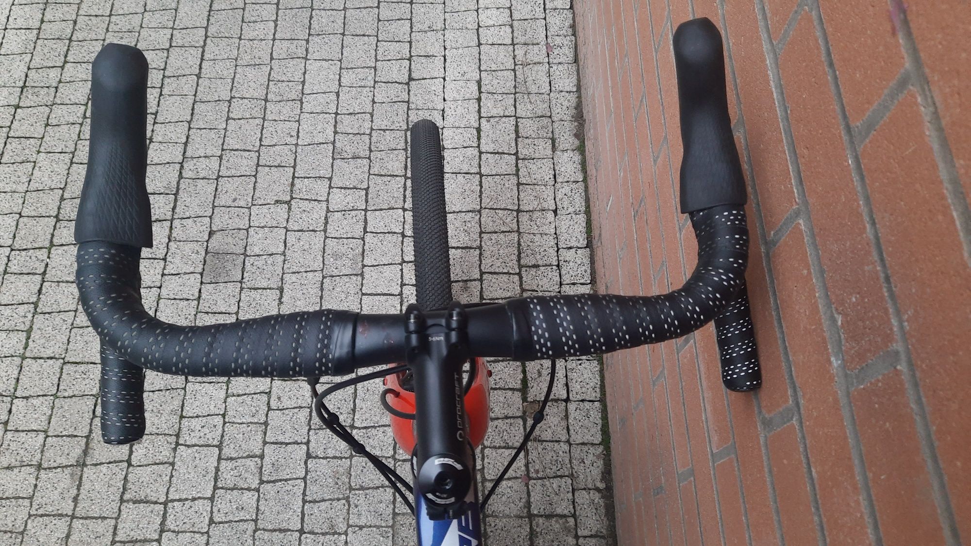 Gravel gravelride 700 rock machine r. L 56 FULL CARBON 9KG GRX 2x11