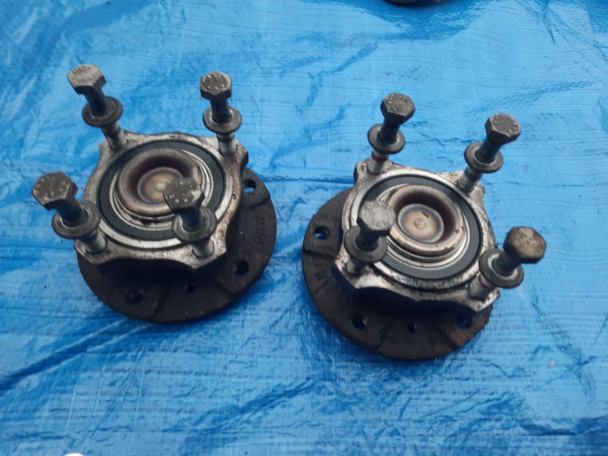 Piasty z łożyskami BMW E60 E61 Przód Kpl Sprawne