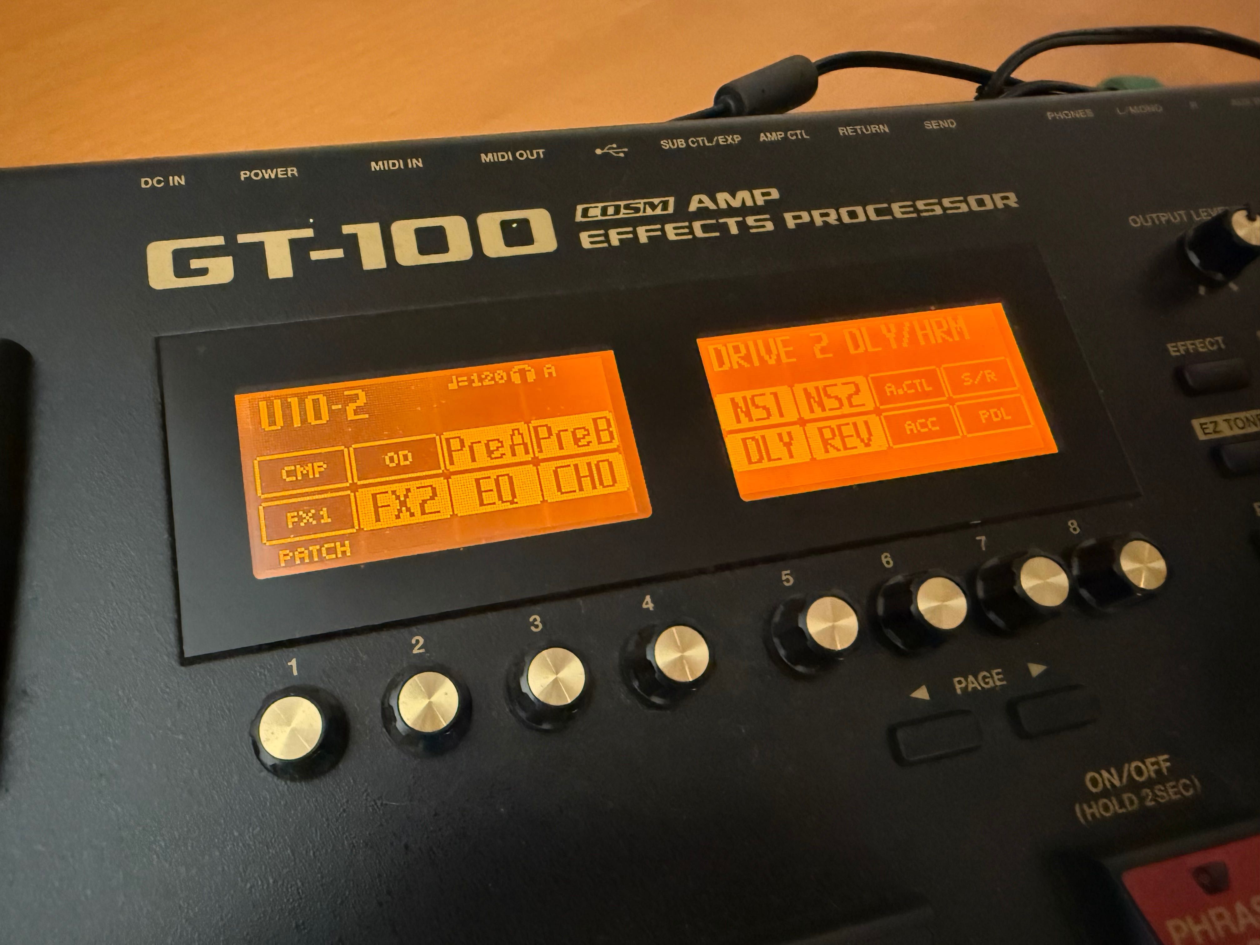 Pedaleira Boss GT-100 com saco Gator Quase nova