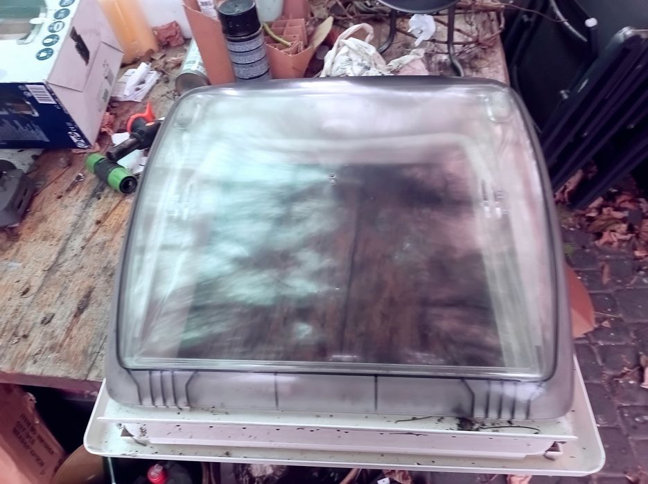 Okno dachowe do kampera