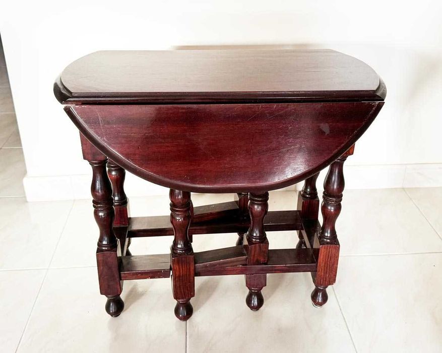 Pequena mesa de apoio, tipo holandês