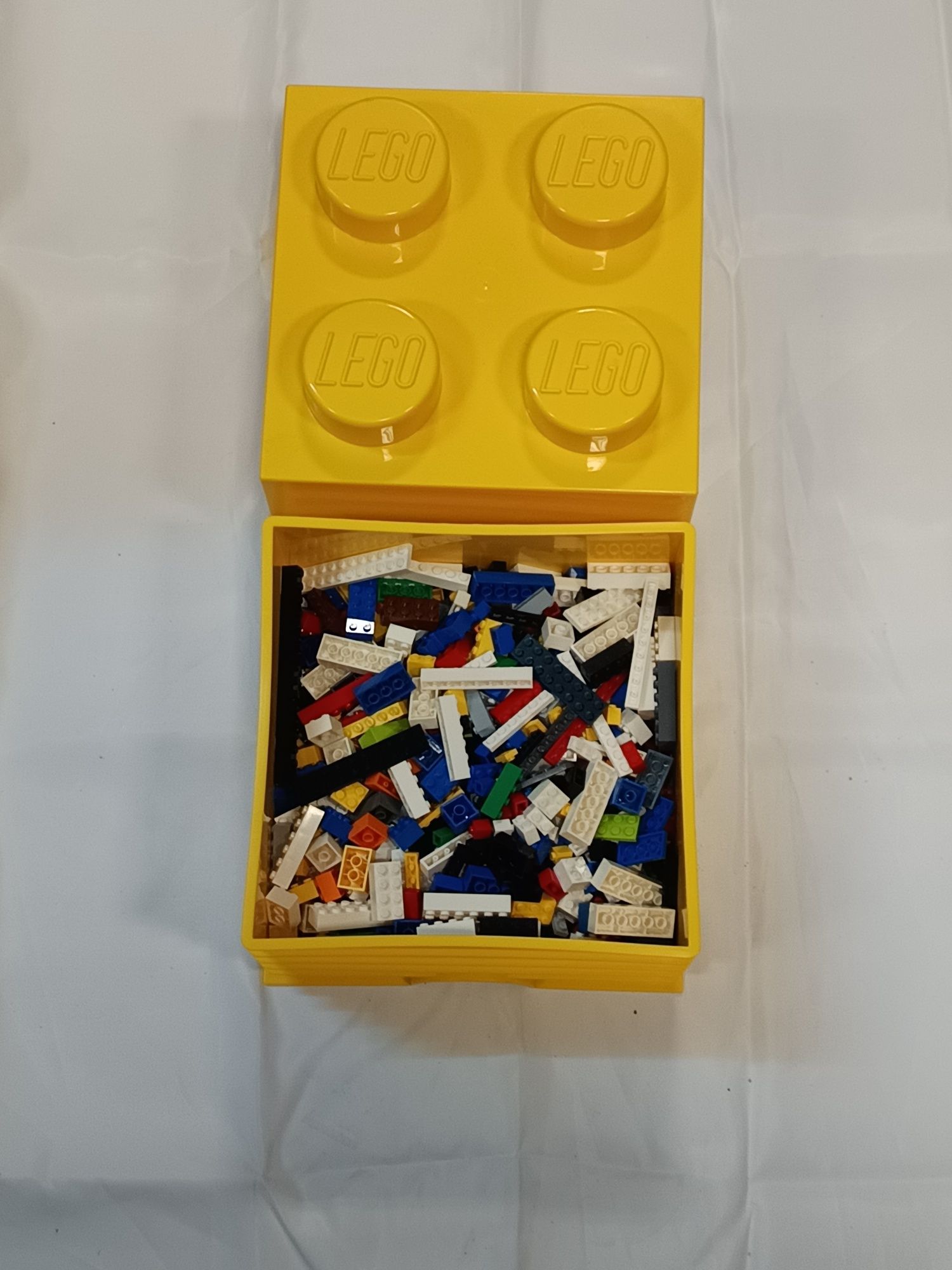 Oryginalne klocki LEGO wraz ze skrzynią