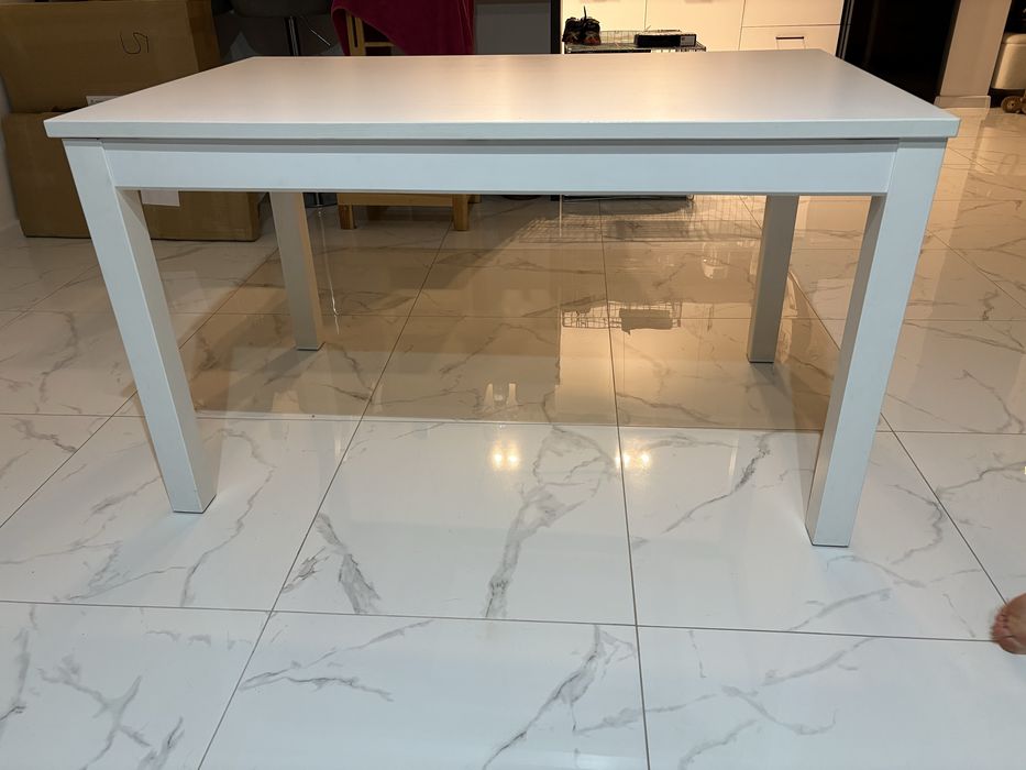 Biały duży rozkładany stół IKEA
