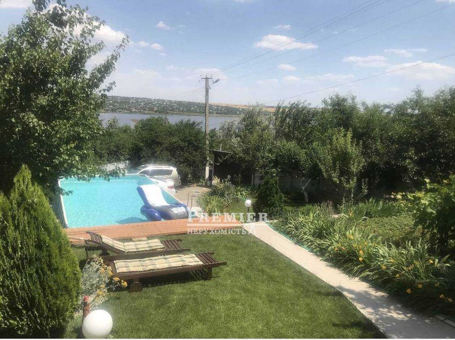 Продам сучасний двоповерховий будинок