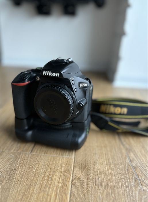 Nikon d5600 дзеркальна камера, боді