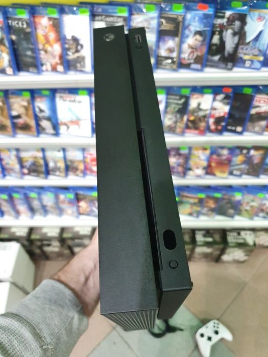 Konsola Xbox One X 1TB na gwarancji 12 miesięcy