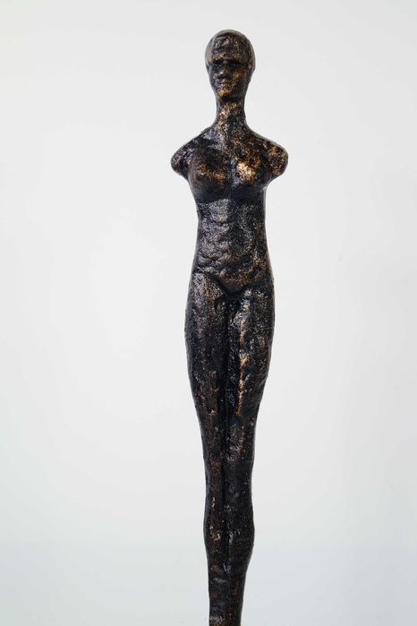 Modernistyczna rzeźba żeliwna figura POSTAĆ BEZ RĄK 1