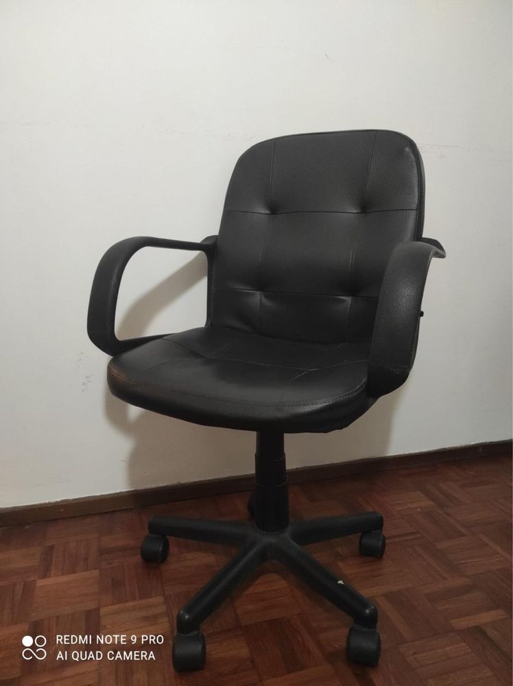 Cadeira preta de escritório