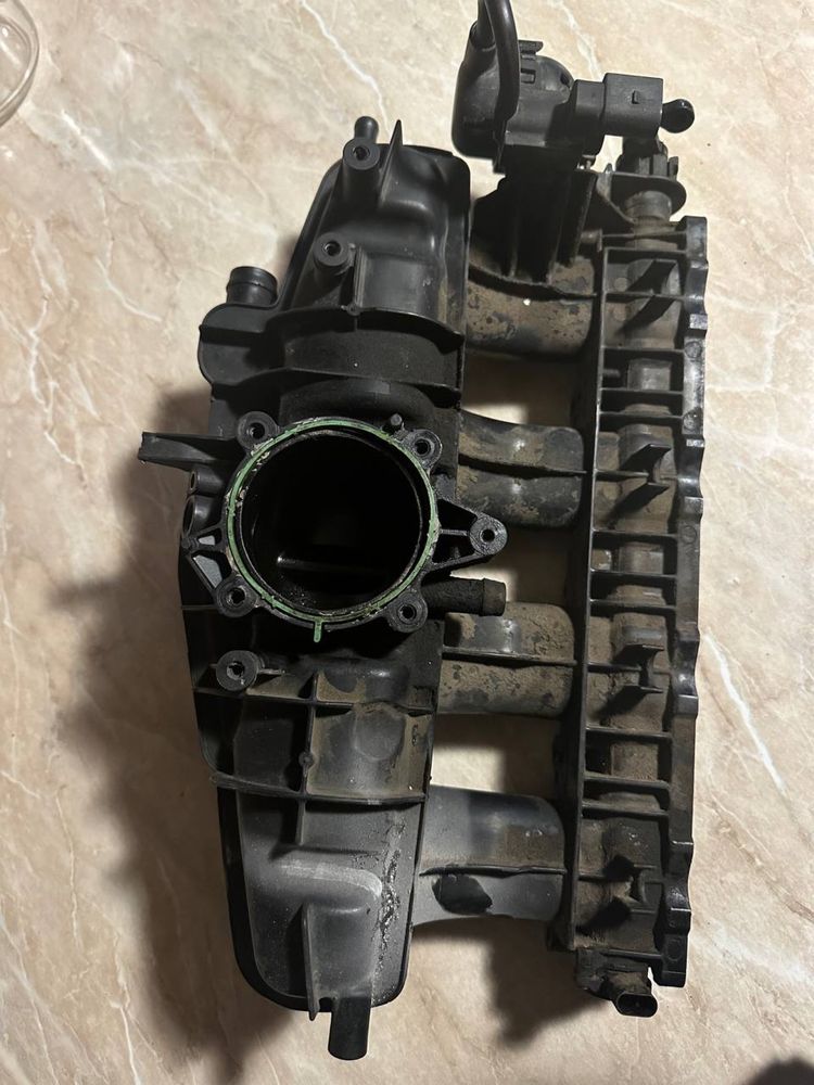 Впускной колектор Volkswagen CC 2.0 tsi 06133185