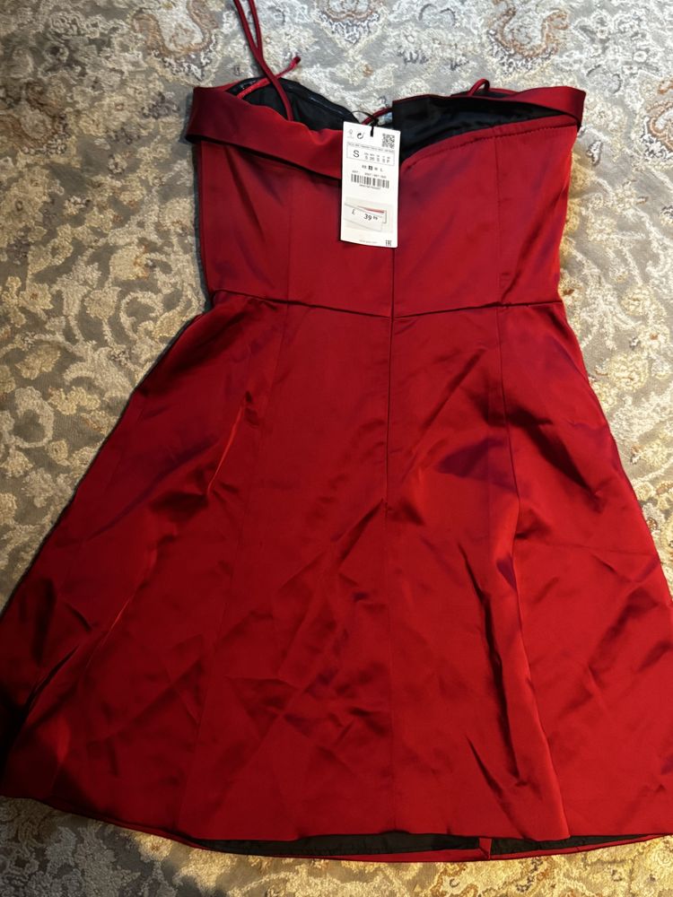Сукня алого кольору zara